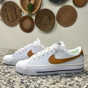 Nike womens court legacy